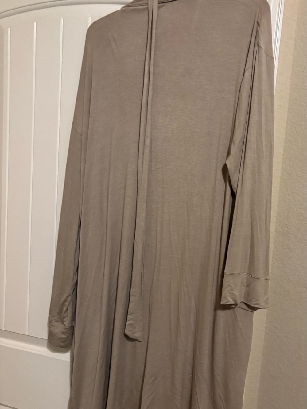 SKIMS!! NWT. Beige bath robe with belt.